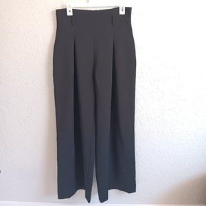 Pleated wide-leg black pant - size M